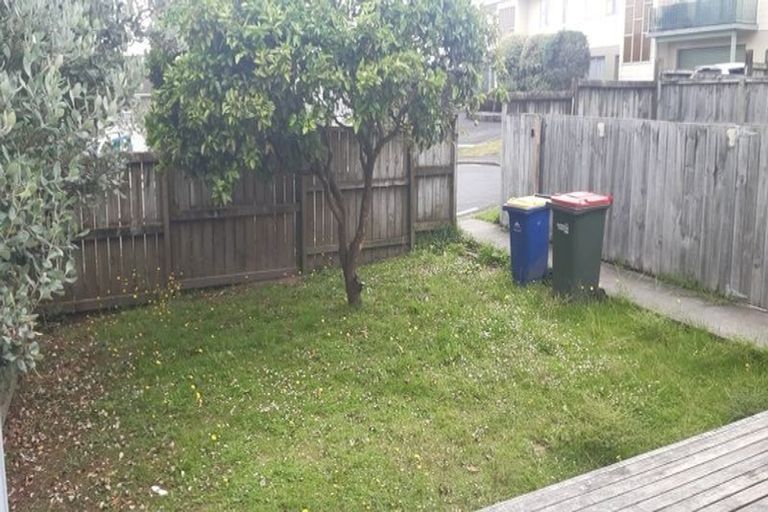 Photo of property in 37d Paramu Avenue, Birkdale, Auckland, 0626
