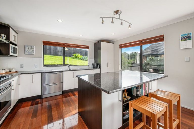 Photo of property in 34 Sapperton Drive, Henderson, Auckland, 0612