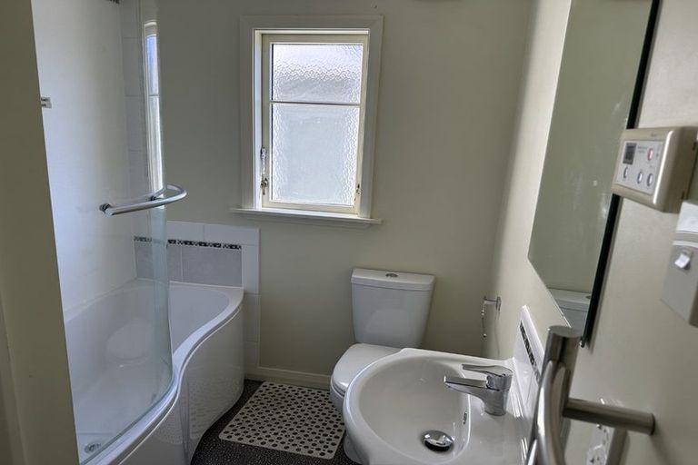 Photo of property in 42 Raroa Road, Kelburn, Wellington, 6012