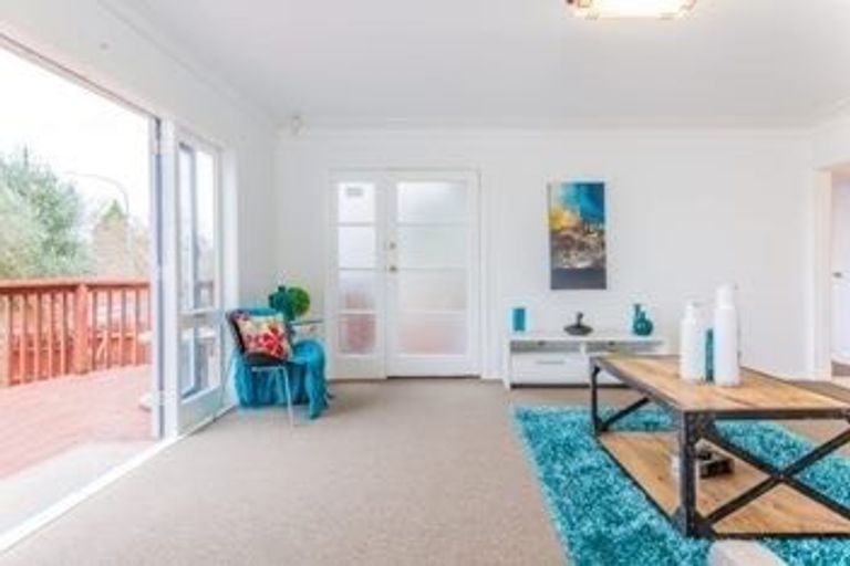 Photo of property in 165 Edmonton Road, Te Atatu South, Auckland, 0610