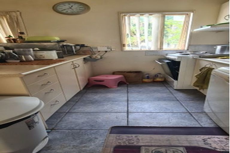 Photo of property in 19 Lockington Avenue, Henderson, Auckland, 0612
