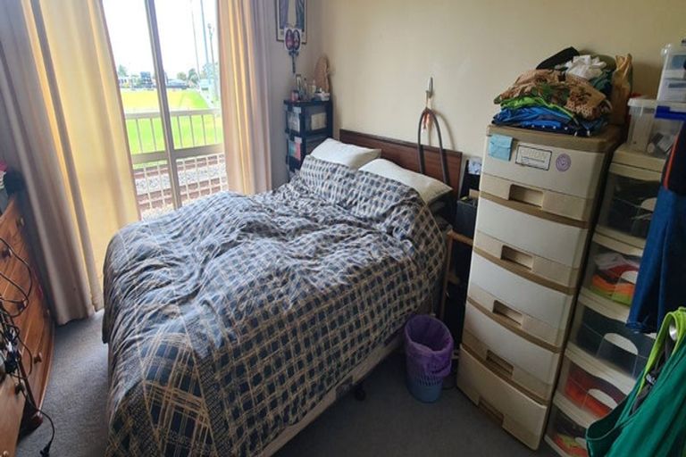 Photo of property in 19 Lockington Avenue, Henderson, Auckland, 0612