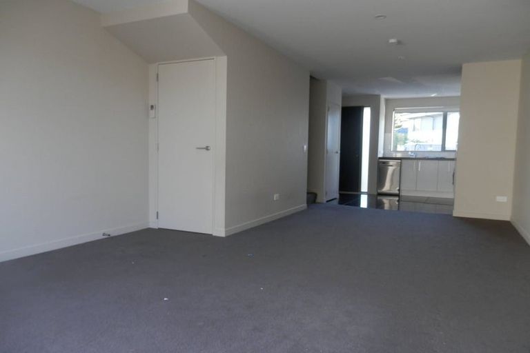 Photo of property in 2u9 Stone Street, Miramar, Wellington, 6022