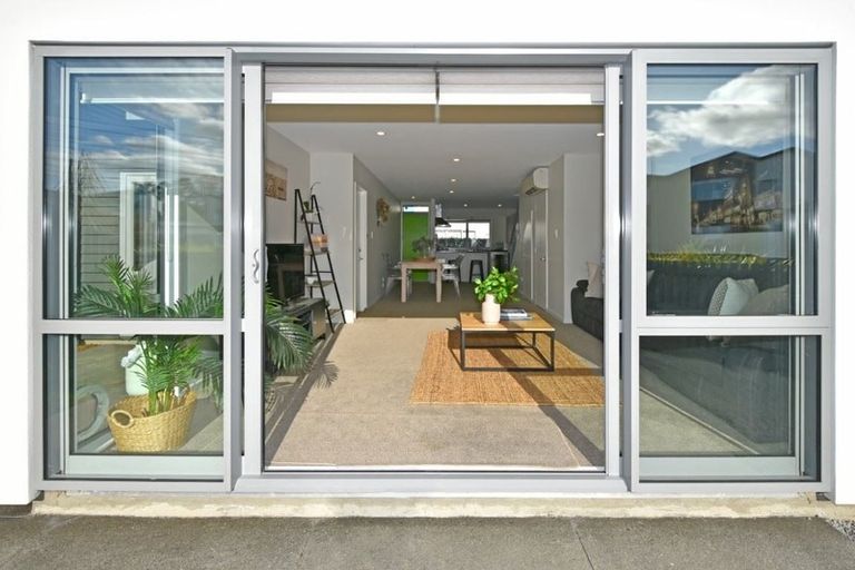 Photo of property in 1 Longueval Lane, Broomfield, Christchurch, 8042