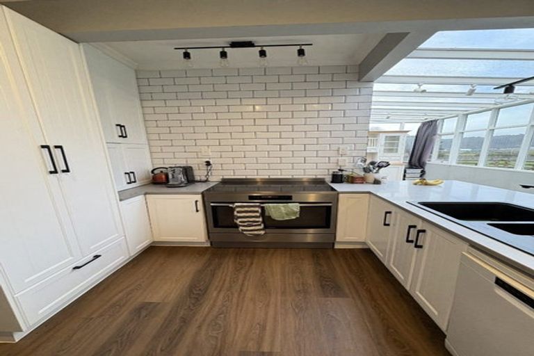 Photo of property in 112 Upper Fitzherbert Road, Wainuiomata, 5373