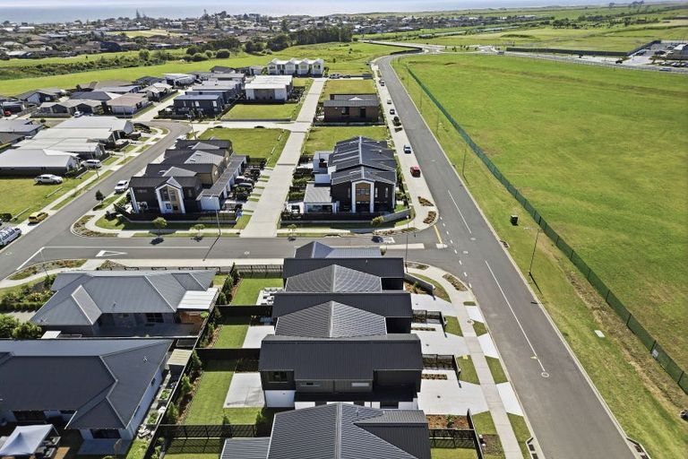 Photo of property in 25 Carronade Street, Papamoa Beach, Papamoa, 3118