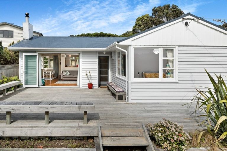 Photo of property in 109 Severn Street, Island Bay, Wellington, 6023