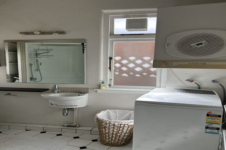 Photo of property in Hobson Flats, 1u2 Hobson Street, Pipitea, Wellington, 6011