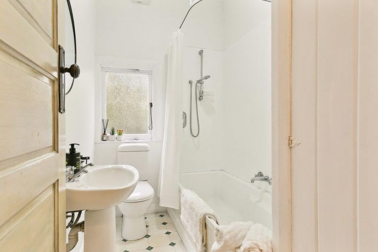 Photo of property in 159 Queens Drive, Lyall Bay, Wellington, 6022