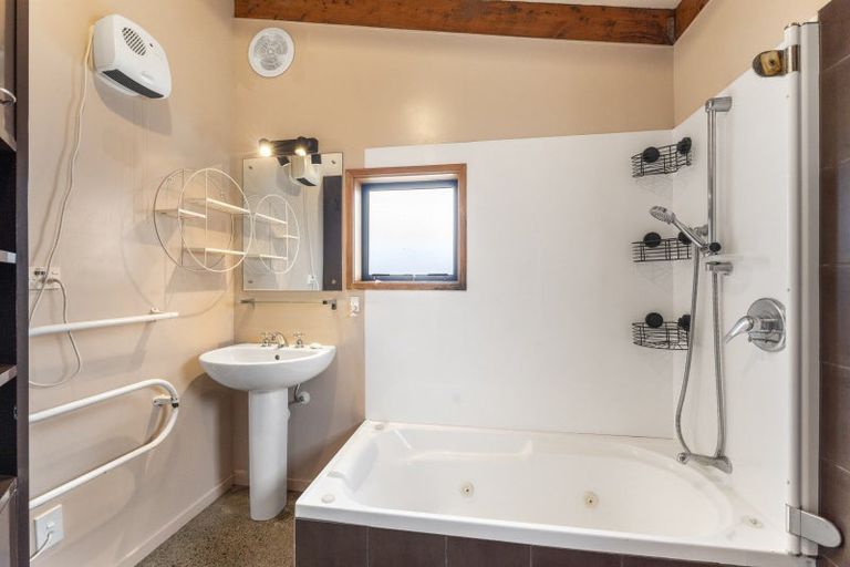 Photo of property in 102a Seaview Road, Paraparaumu Beach, Paraparaumu, 5032