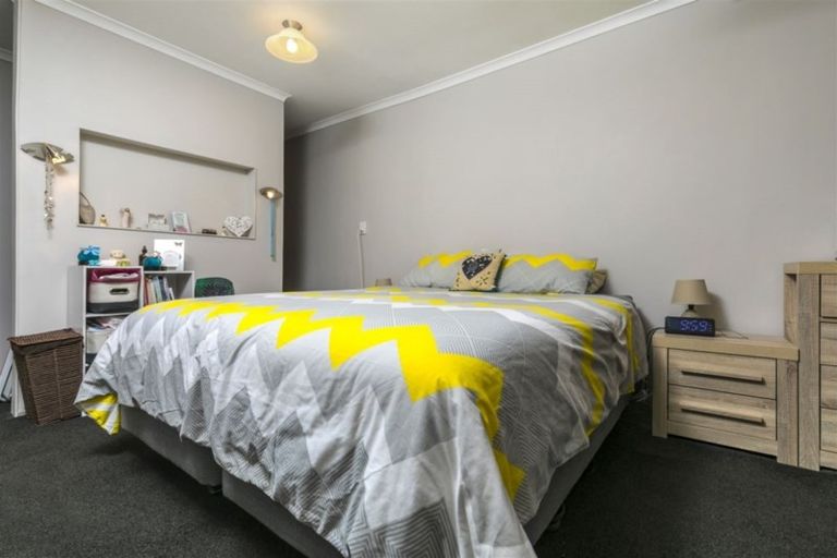Photo of property in 45 Fleetwood Drive, Henderson, Auckland, 0612