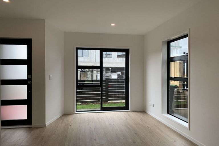 Photo of property in 24 Rauemi Way, Te Atatu South, Auckland, 0610