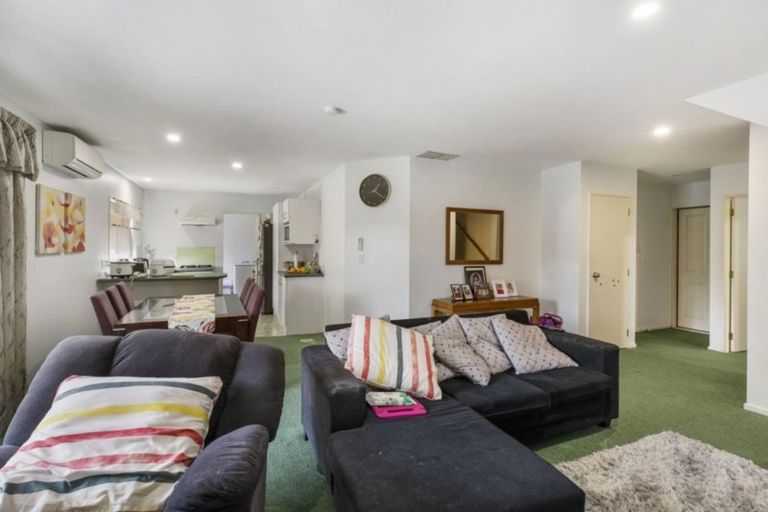 Photo of property in 20/1 Melview Place, New Lynn, Auckland, 0600