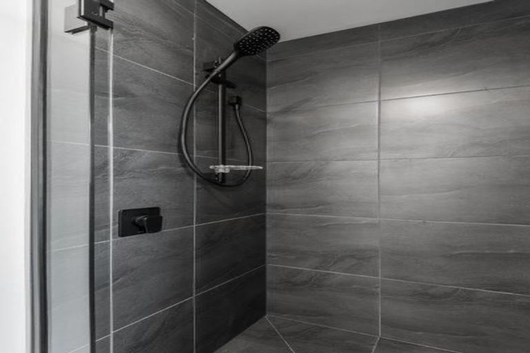 Photo of property in 1 Kapuka Lane, Wanaka, 9305