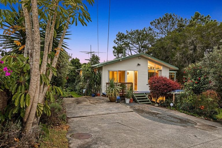 Photo of property in 424 Don Buck Road, Massey, Auckland, 0614