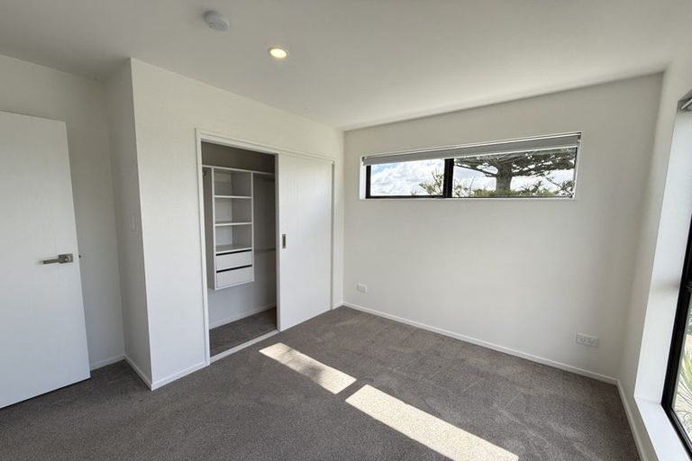 Photo of property in 13f Glendhu Road, Bayview, Auckland, 0629