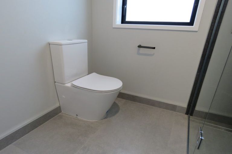 Photo of property in 2 Paapaka Way, Waiuku, 2123