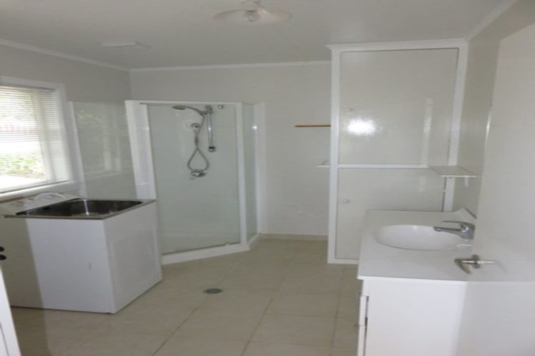 Photo of property in 1/12 Holiday Road, Stanmore Bay, Whangaparaoa, 0932