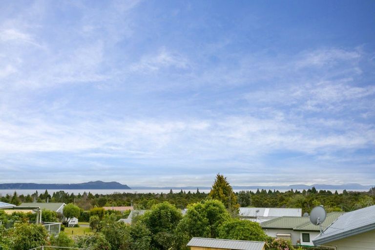 Photo of property in 5 Kahotea Drive, Motuoapa, 3382