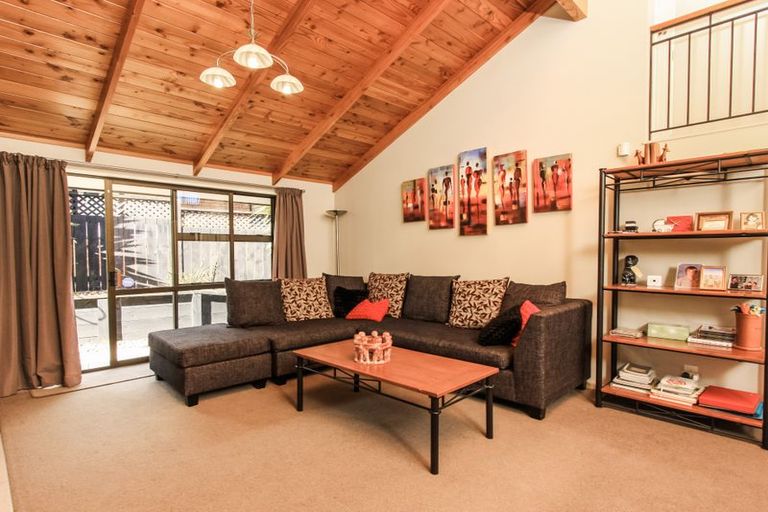 Photo of property in 6 Khaleel Place, Henderson, Auckland, 0612