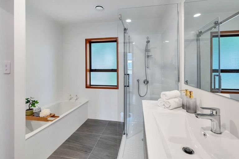 Photo of property in 86 Seaview Road, Glenfield, Auckland, 0629