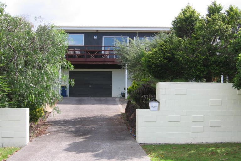 Photo of property in 24 Rosewarne Crescent, Glendene, Auckland, 0602