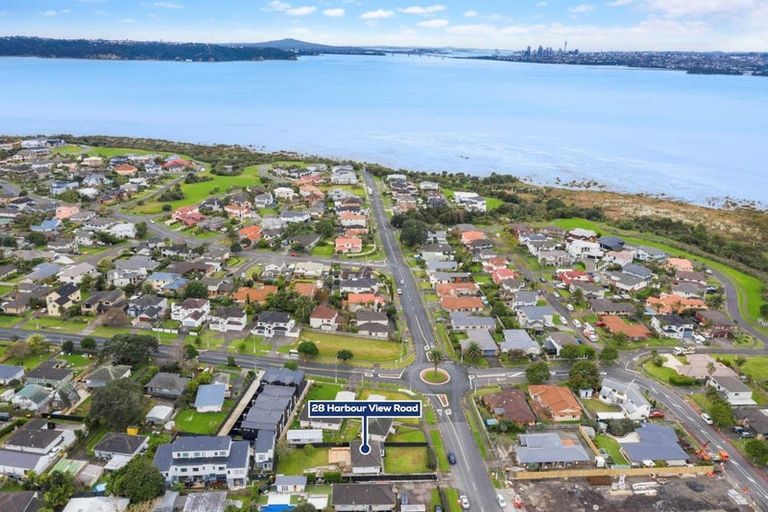 Photo of property in 28 Harbour View Road, Te Atatu Peninsula, Auckland, 0610