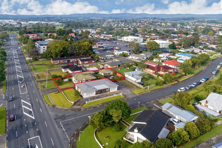 Photo of property in 30 Lincoln Road, Henderson, Auckland, 0610