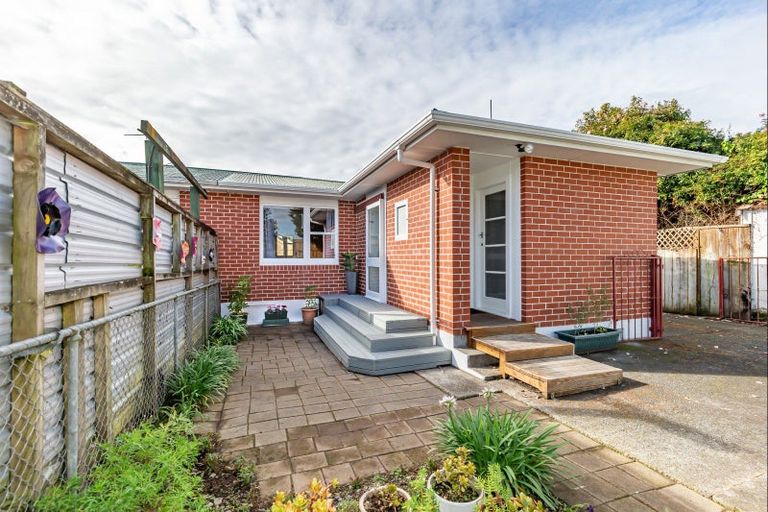 Photo of property in 43 Trafalgar Street, Levin, 5510