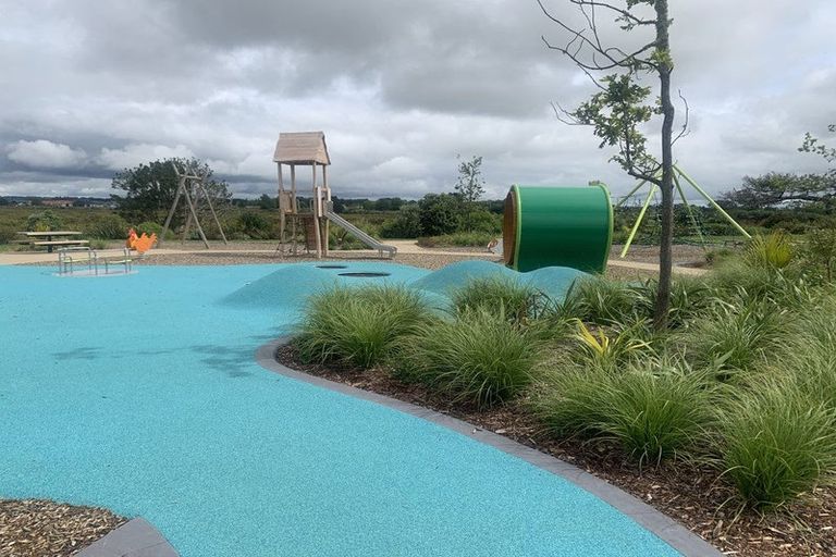 Photo of property in 5 Aquamarine Road, Rosehill, Papakura, 2113