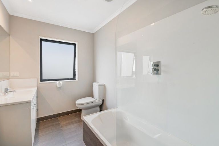 Photo of property in 14 Kingfisher Road, Silverdale, 0932