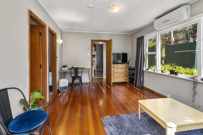 Photo of property in 32 Frankmoore Avenue, Johnsonville, Wellington, 6037