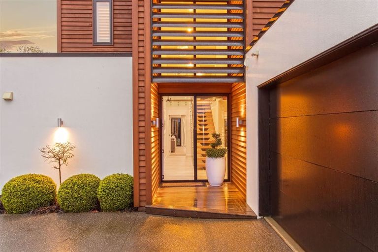 Photo of property in 35 Hawkesbury Avenue, St Albans, Christchurch, 8014