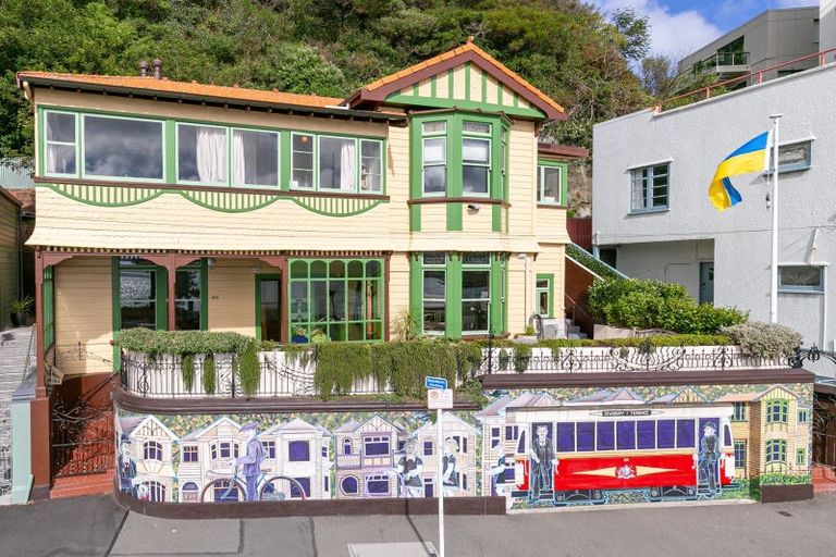 Photo of property in 186 Oriental Parade, Oriental Bay, Wellington, 6011