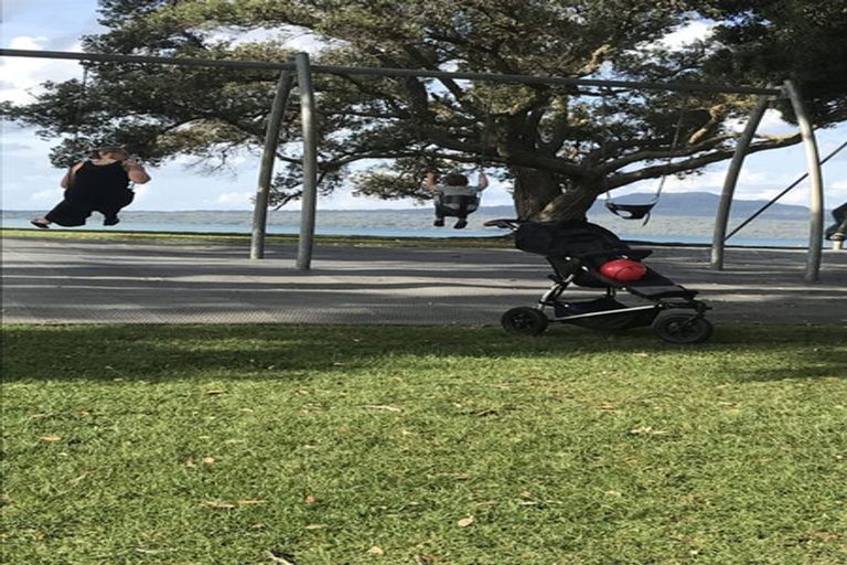 Photo of property in 15 Old Lake Road, Narrow Neck, Auckland, 0624