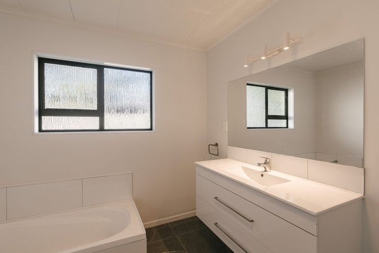 Photo of property in 2 Cypress Way, Levin, 5510