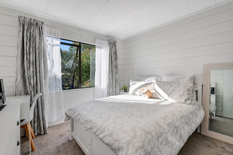 Photo of property in 57a Wade River Road, Stanmore Bay, Whangaparaoa, 0932