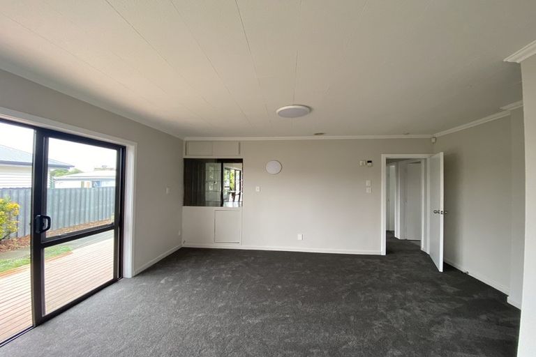 Photo of property in 21 Griffiths Avenue, Linwood, Christchurch, 8062