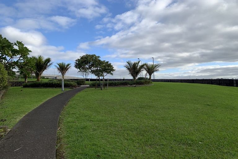 Photo of property in 3c/60 Masons Road, Oteha, Auckland, 0632