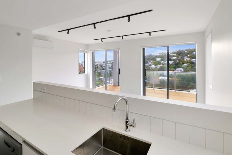 Photo of property in 67u3 Tiketike Way, Brooklyn, Wellington, 6021