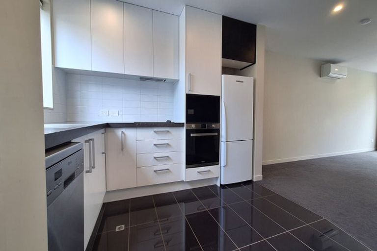 Photo of property in 2u9 Stone Street, Miramar, Wellington, 6022