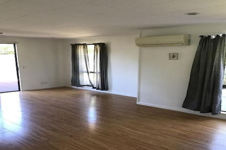 Photo of property in 2/23 Camelot Place, Glenfield, Auckland, 0629