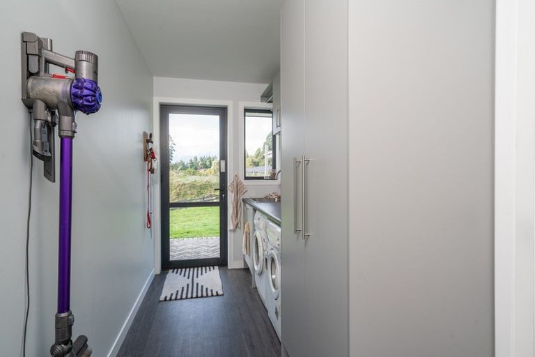 Photo of property in 11 Lochinvar Lane, Acacia Bay, Taupo, 3385