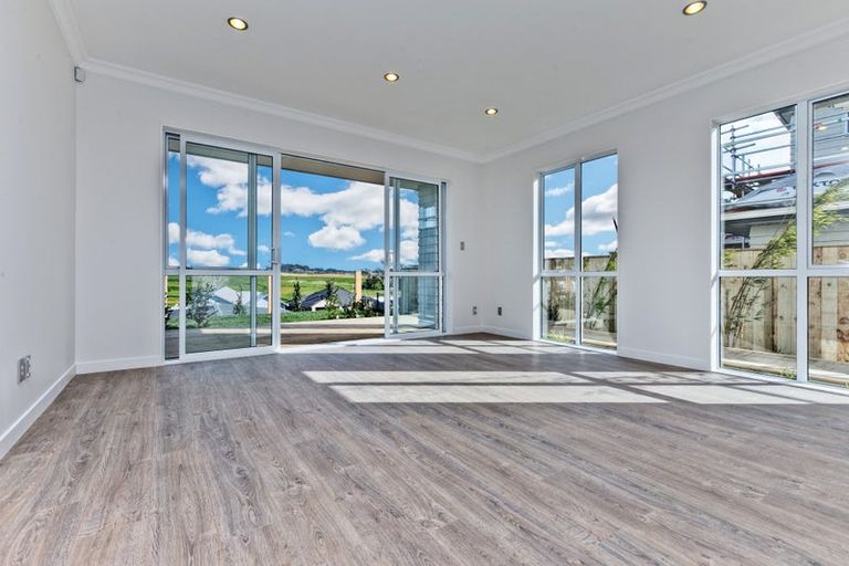 Photo of property in 10 Seafort Lane, Silverdale, 0932