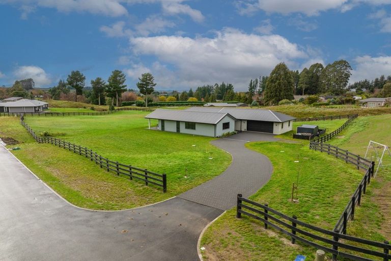Photo of property in 11 Lochinvar Lane, Acacia Bay, Taupo, 3385