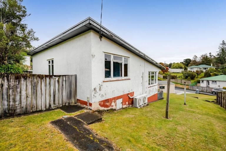 Photo of property in 77 Huatoki Street, Vogeltown, New Plymouth, 4310