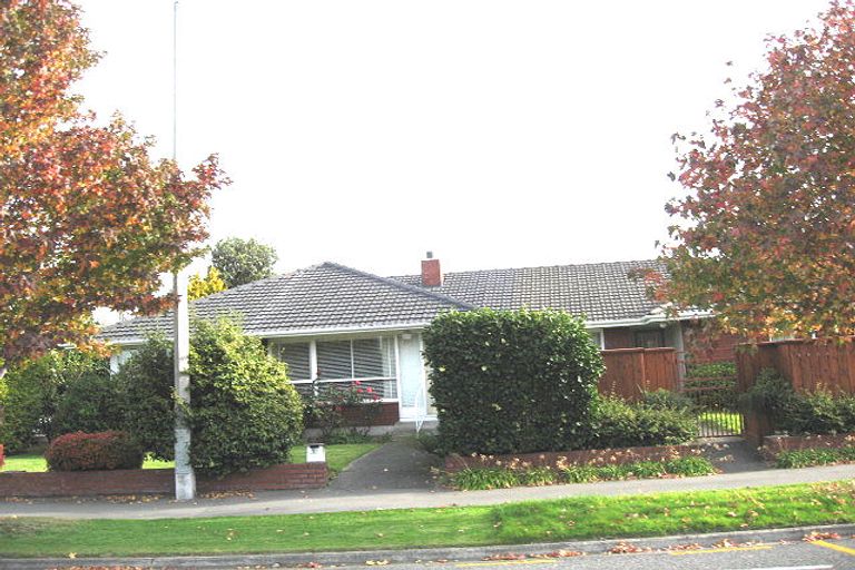 Photo of property in 35 Maidstone Road, Ilam, Christchurch, 8041