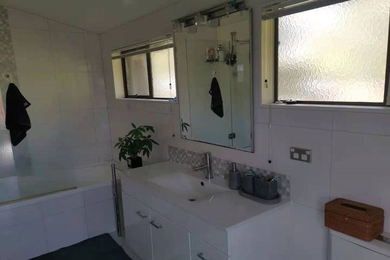 Photo of property in 6 Longwood Place, Forrest Hill, Auckland, 0620