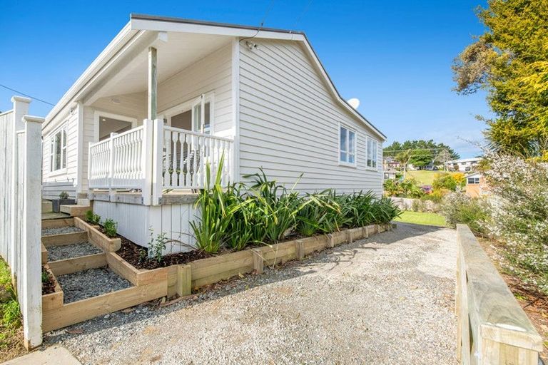 Photo of property in 16 St James Avenue, Helensville, 0800