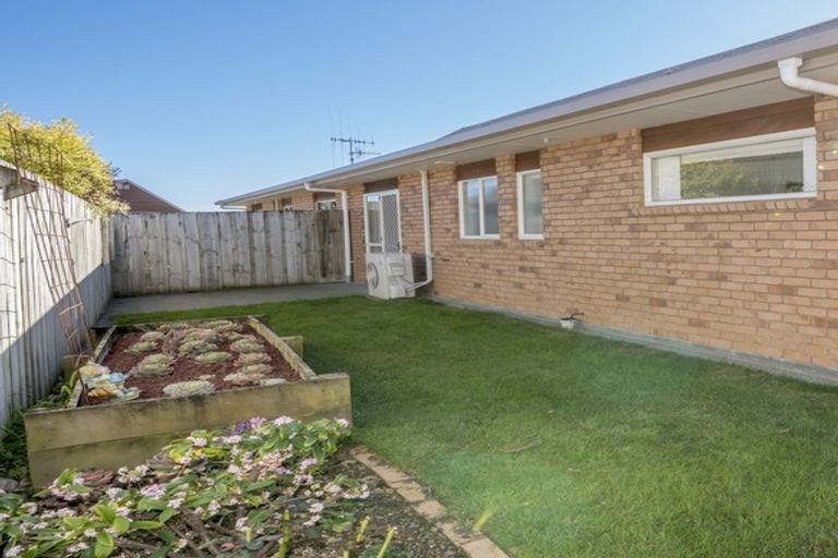 Photo of property in Rangeview Villas, 22/9 Fuller Close, Levin, 5510